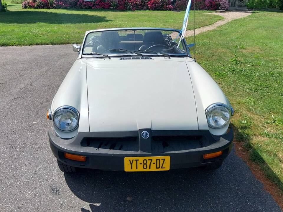 Image 6/8 of MG MGB (1979)