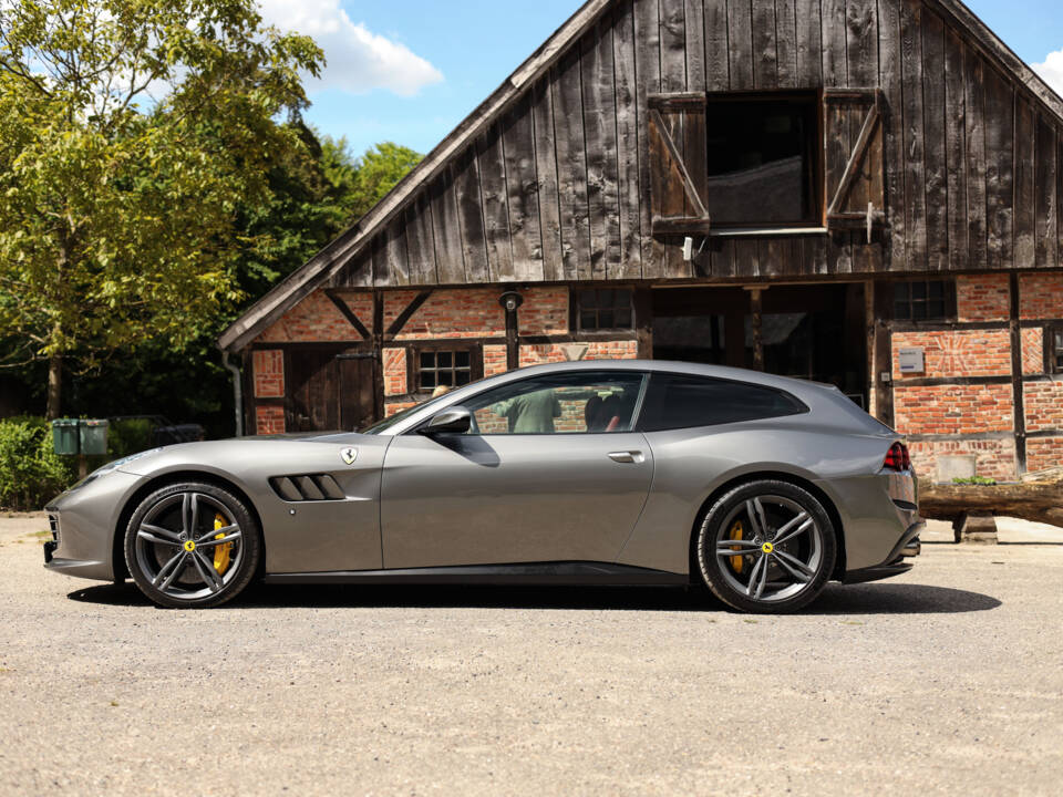 Immagine 7/61 di Ferrari GTC4Lusso (2017)