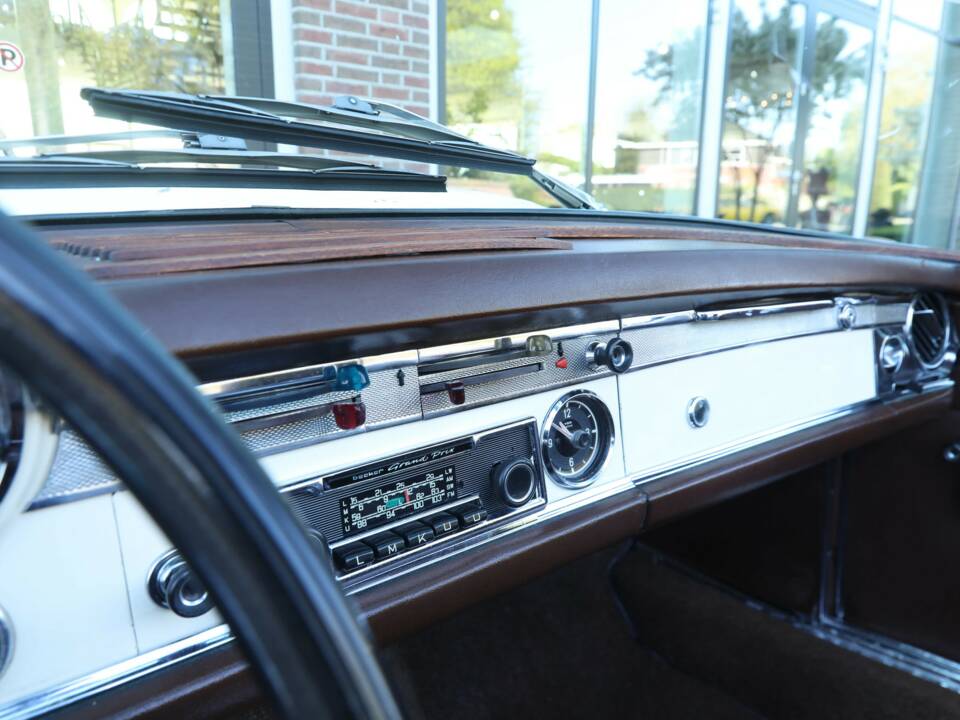 Image 40/50 of Mercedes-Benz 250 SL (1967)