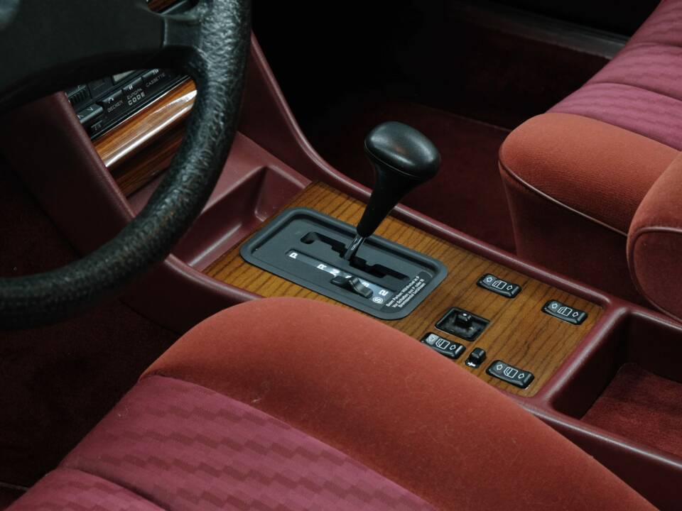 Bild 46/50 von Mercedes-Benz 260 SE (1990)