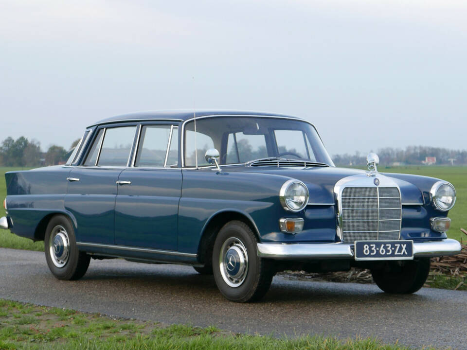 Image 35/39 of Mercedes-Benz 200 (1967)