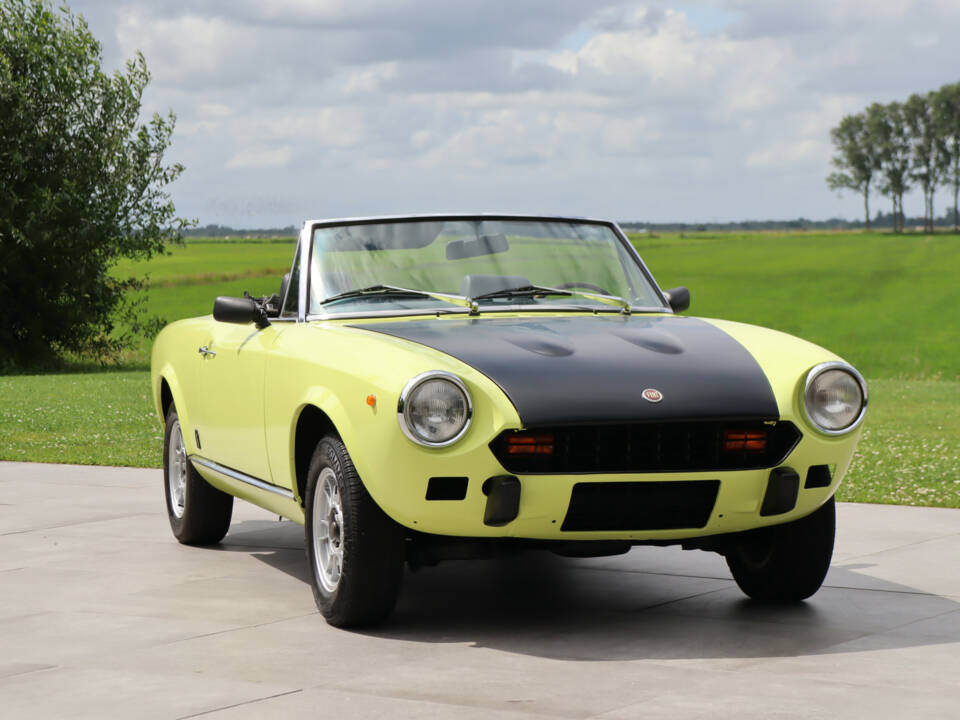 Immagine 32/50 di FIAT 124 Spider CS1 (1975)
