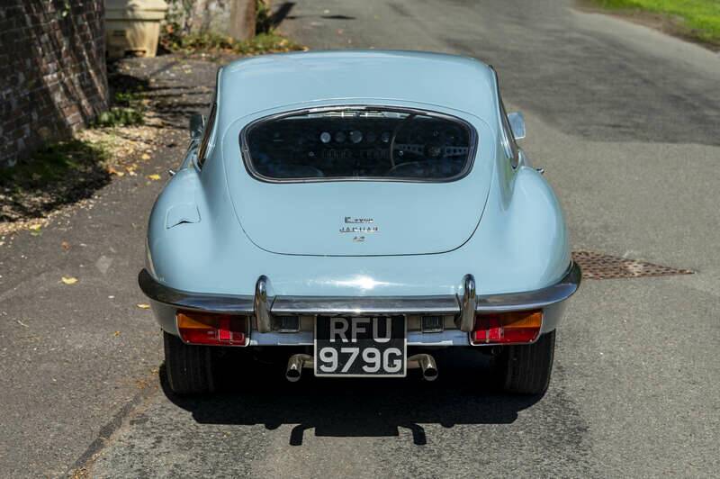 Image 9/50 de Jaguar E-Type (1968)
