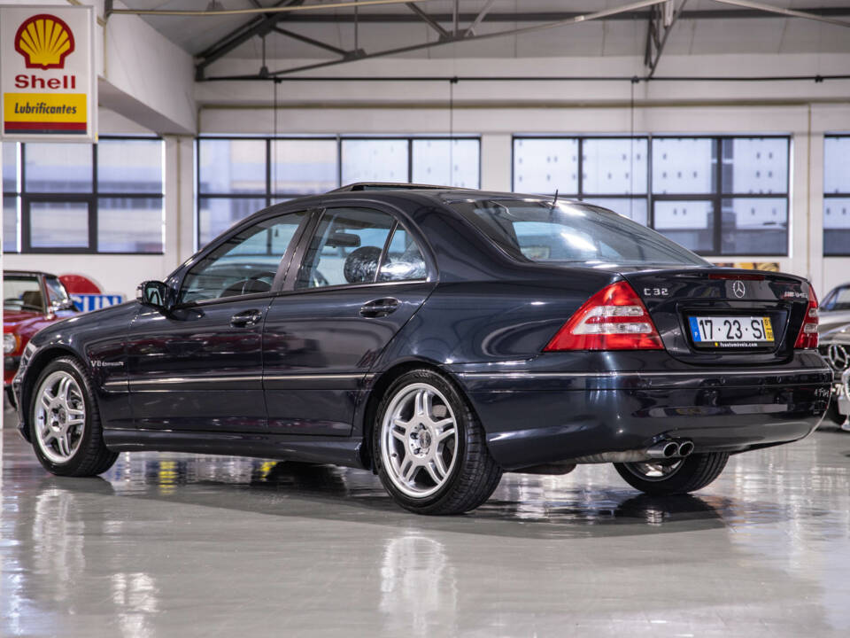 Bild 3/18 von Mercedes-Benz C 32 AMG (2001)