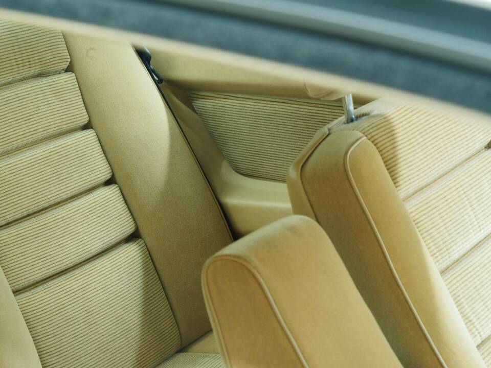 Bild 34/50 von Mercedes-Benz 380 SEC (1983)