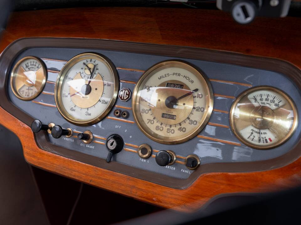 Bild 9/30 von MG SA (1936)