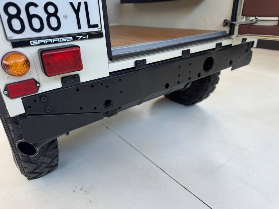 Bild 42/61 von Land Rover Defender 90 Td5 (2000)