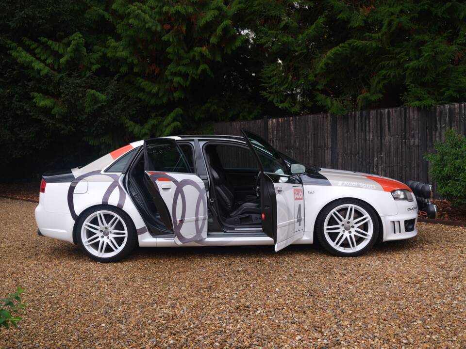 Bild 45/48 von Audi RS4 (2007)