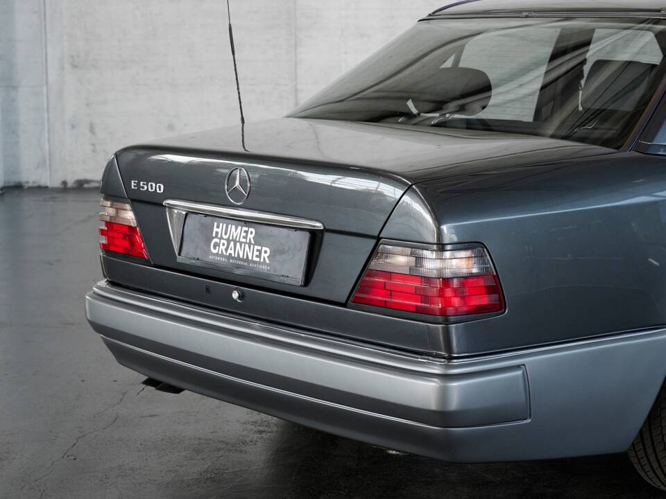 Bild 26/50 von Mercedes-Benz E 500 (1993)