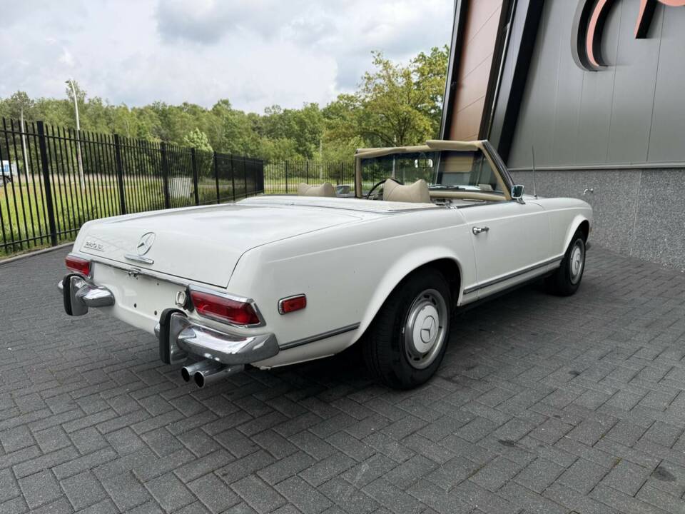 Image 12/50 of Mercedes-Benz 280 SL (1969)