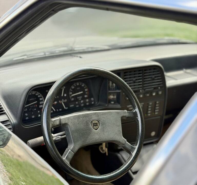 Image 2/8 of Lancia Thema Station Wagon Turbo DS (1985)