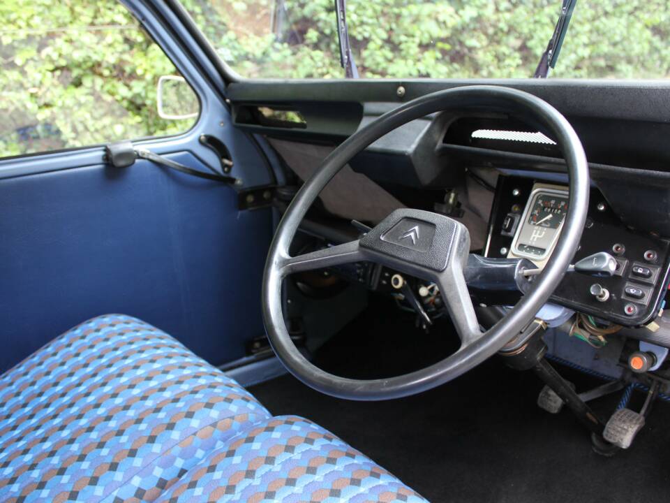 Immagine 8/18 di Citroën 2 CV 6 Charleston (1987)