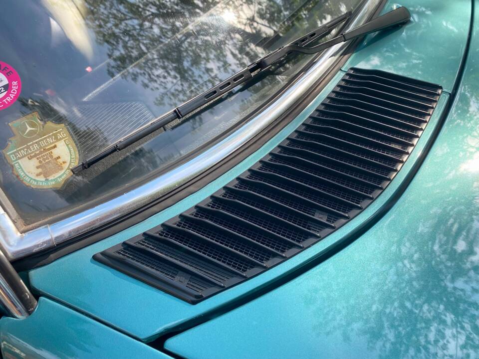 Image 11/66 of Mercedes-Benz 230 CE (1981)