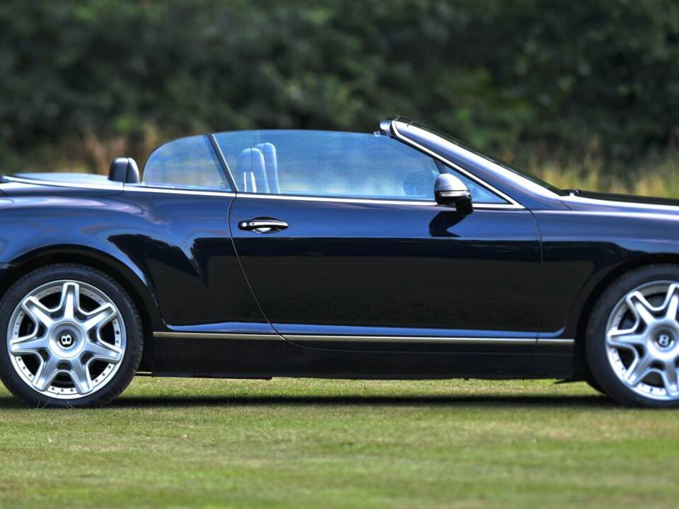 Bild 7/50 von Bentley Continental GTC W12 (2011)