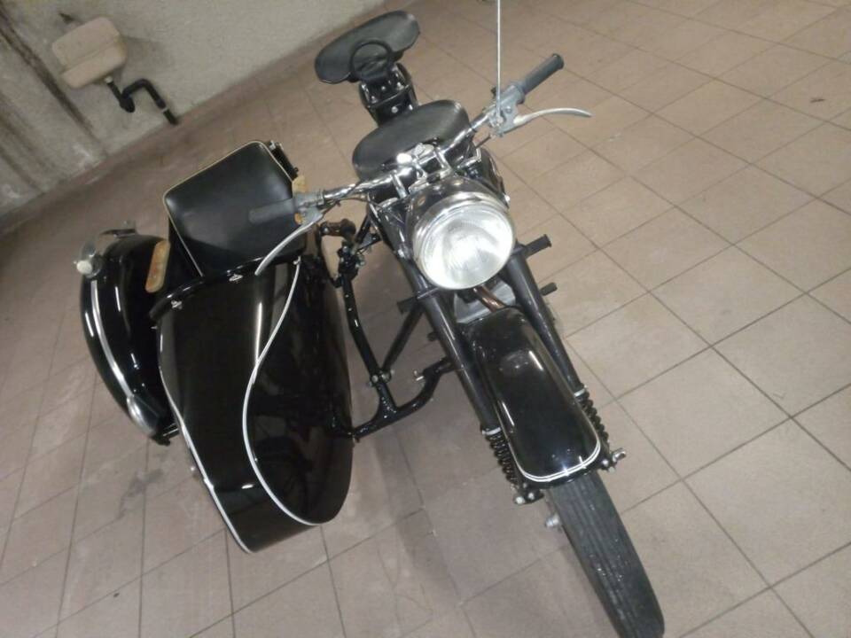 Image 2/7 of BMW R 25 (1951)