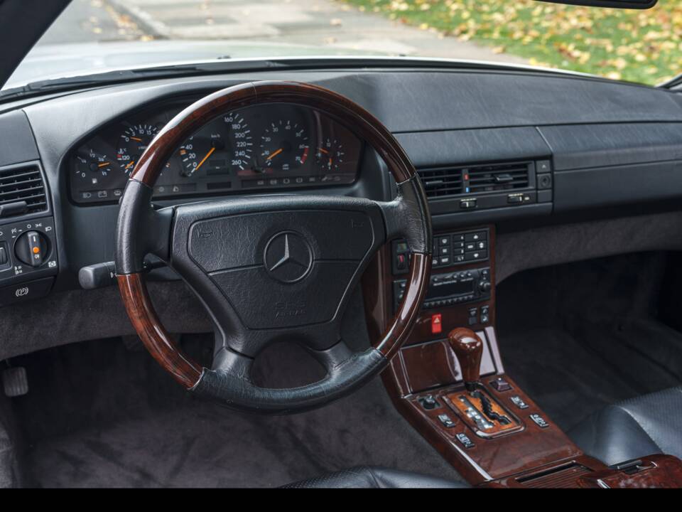 Immagine 14/22 di Mercedes-Benz SL 500 (1995)