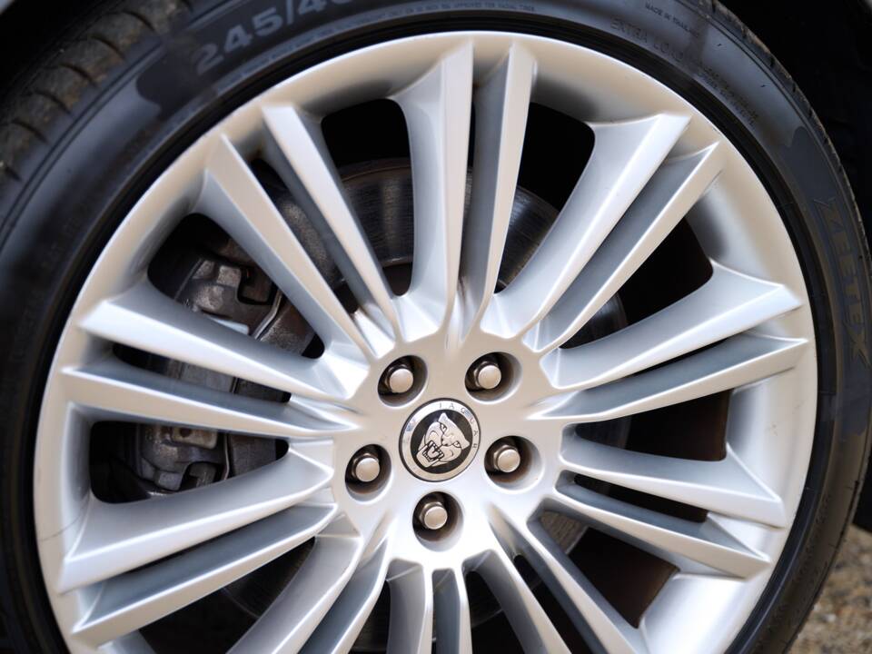 Bild 40/50 von Jaguar XJ 5.0 (2010)