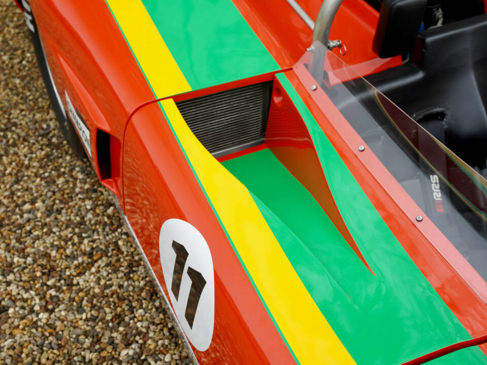 Image 17/50 of McLaren M8C (1970)