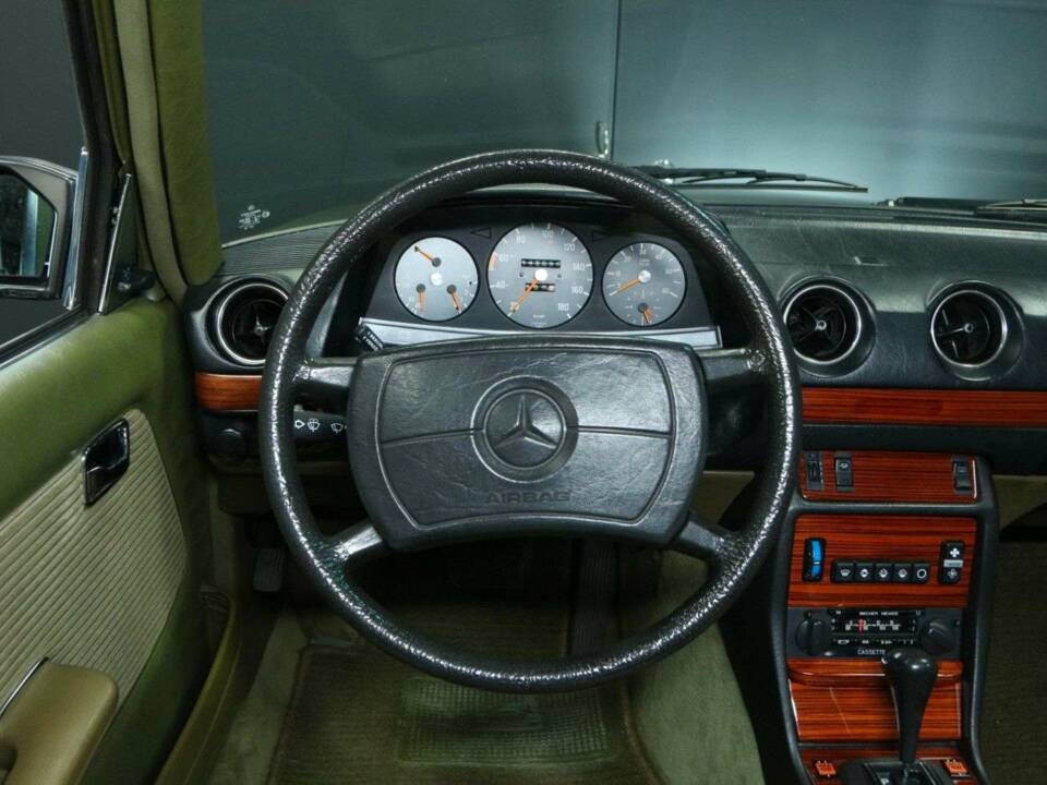 Bild 13/50 von Mercedes-Benz 300 D (1981)