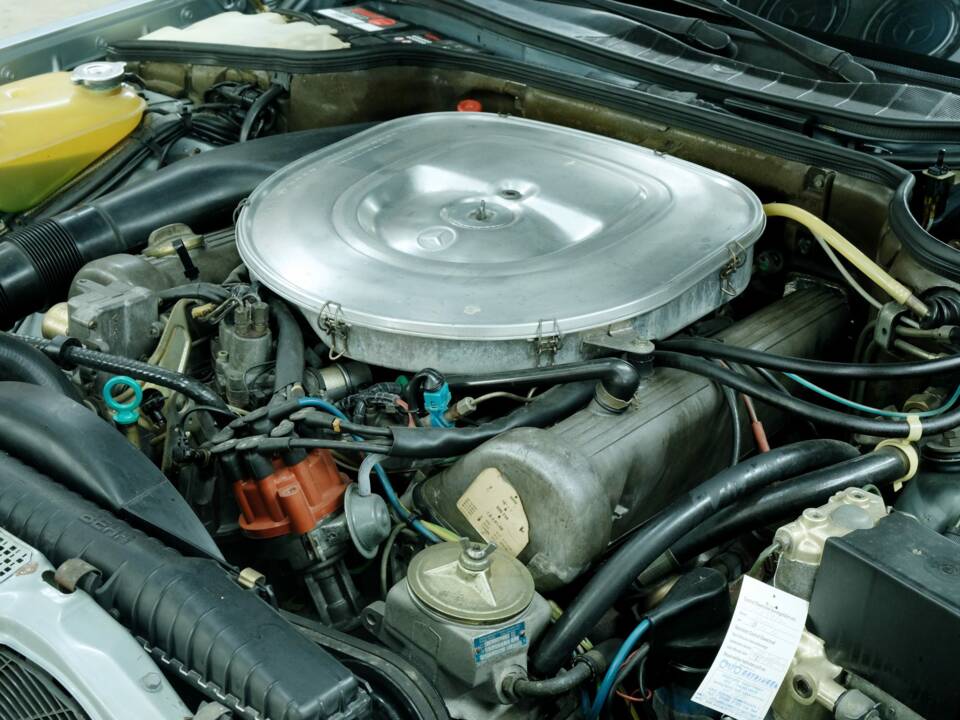Image 33/50 of Mercedes-Benz 500 SEC (1982)