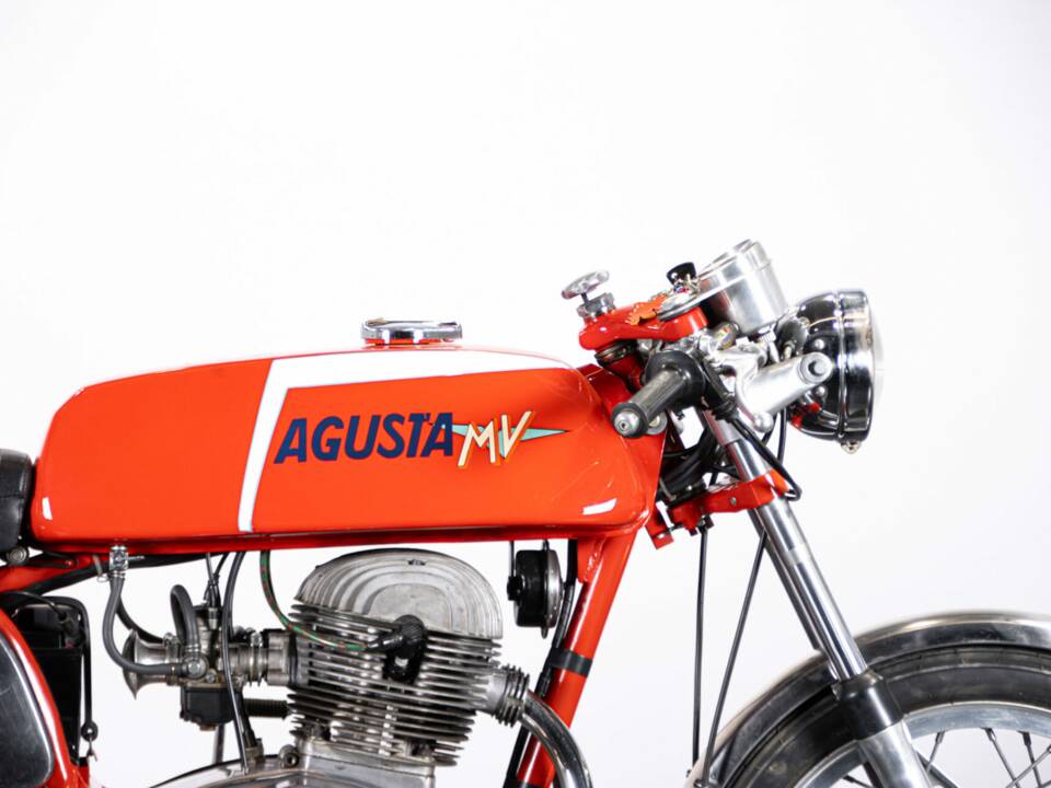 Image 40/50 of MV Agusta 350 S (1972)