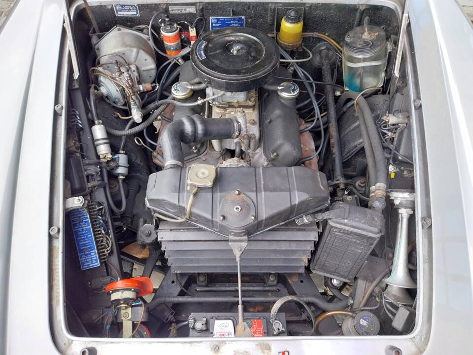 Image 33/51 of Lancia Flaminia GT Touring (1960)