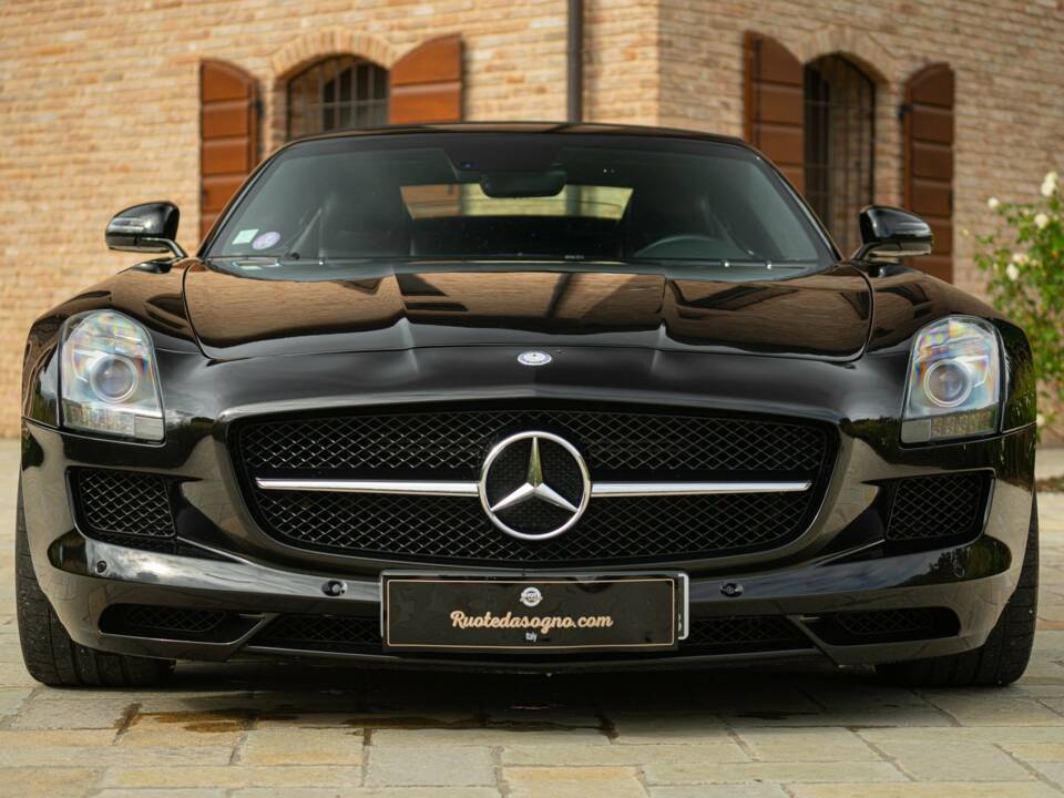 Immagine 3/50 di Mercedes-Benz SLS AMG Roadster (2011)