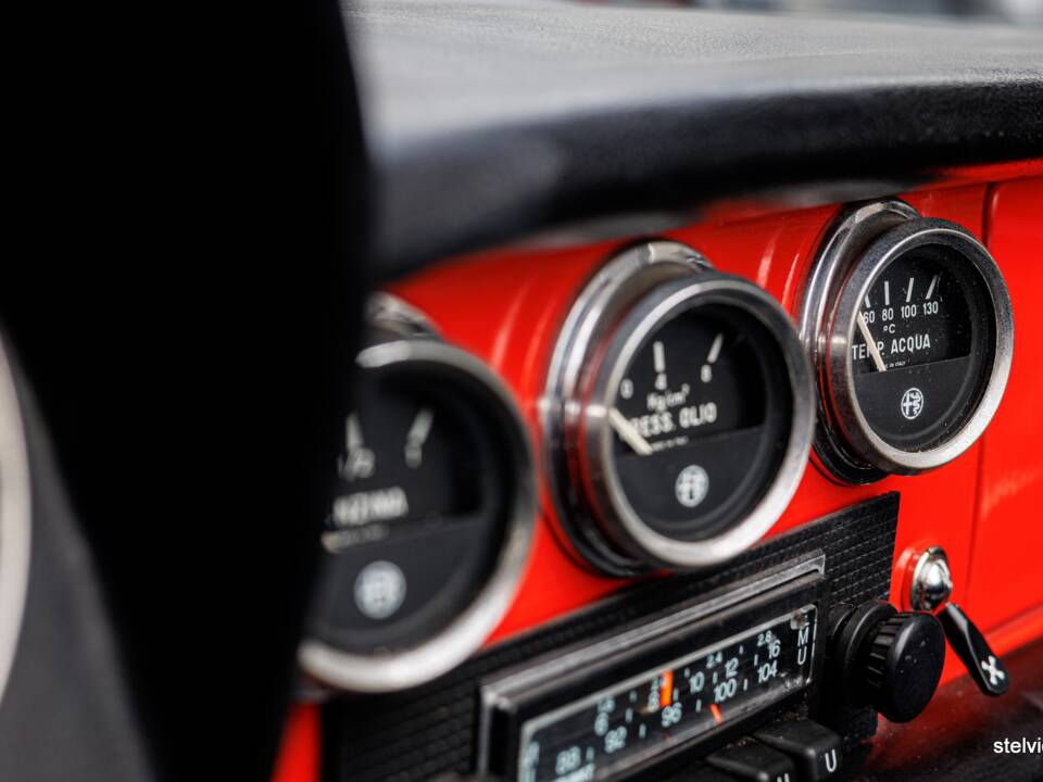 Afbeelding 30/50 van Alfa Romeo 1600 Spider Duetto (1967)