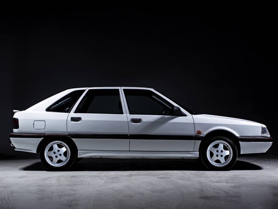 Imagen 1/29 de Renault R 21 TXI (1992)