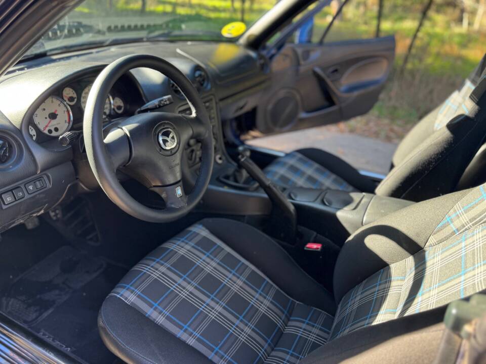 Imagen 21/43 de Mazda MX-5 1.8 (2001)