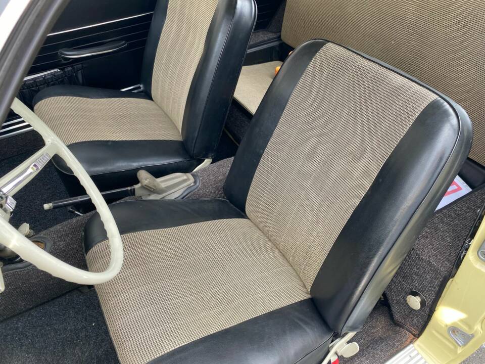 Image 22/26 of Volkswagen Karmann Ghia 1200 (1963)