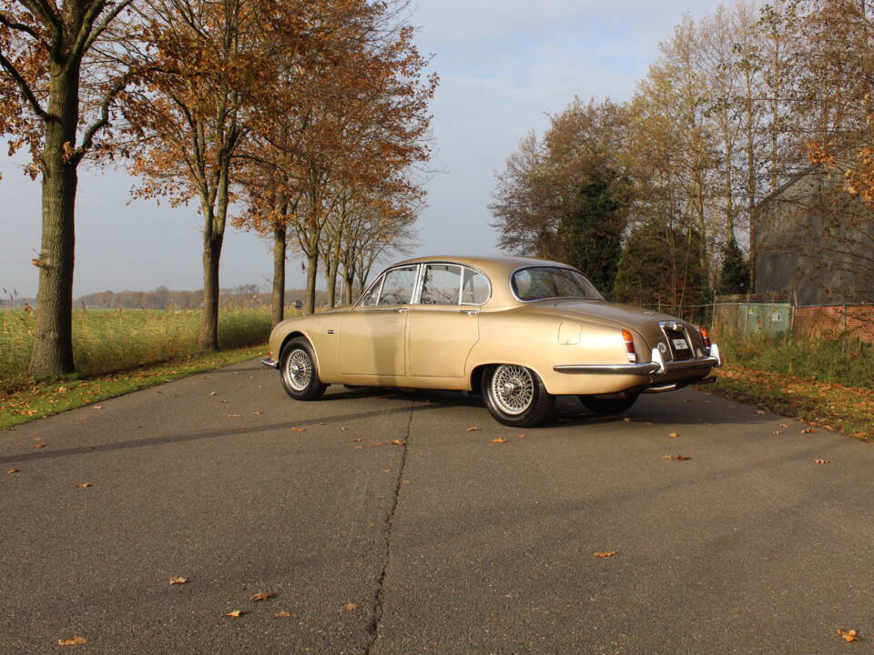Immagine 13/19 di Jaguar S-Type 3.4 (1967)