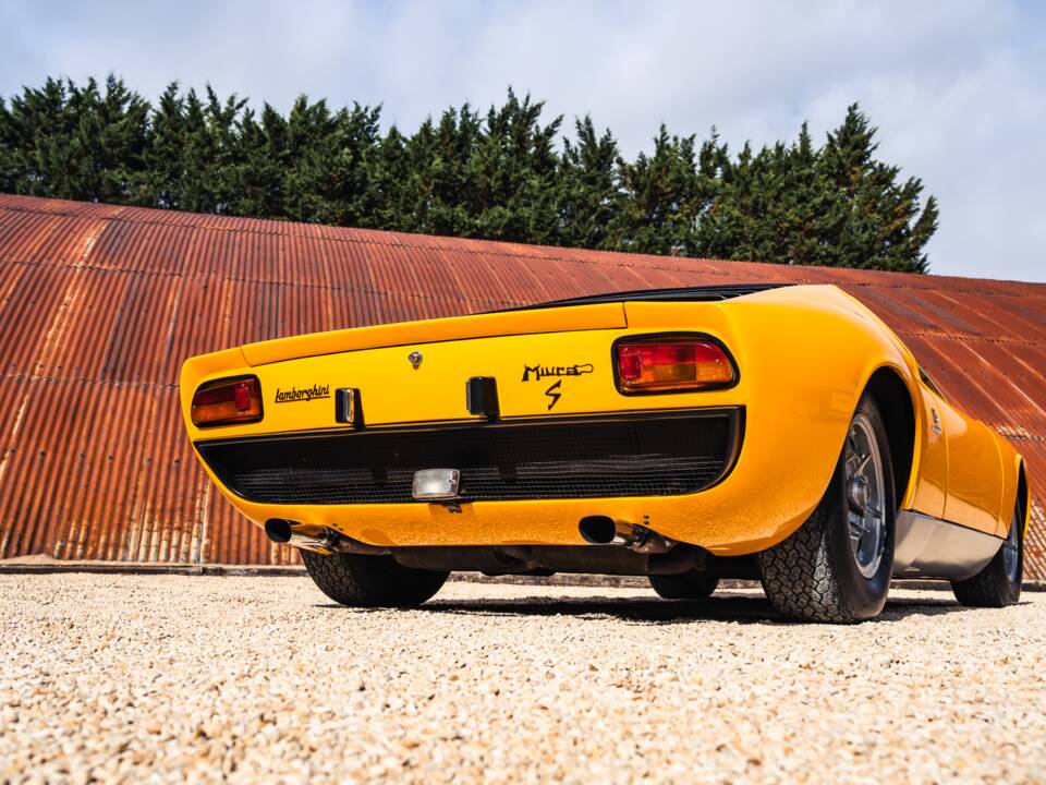 Afbeelding 53/56 van Lamborghini Miura P 400 S (1969)