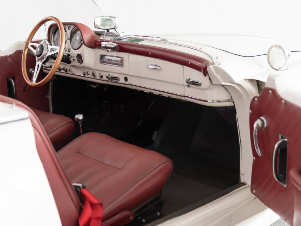 Image 31/40 of Mercedes-Benz 190 SL (1955)