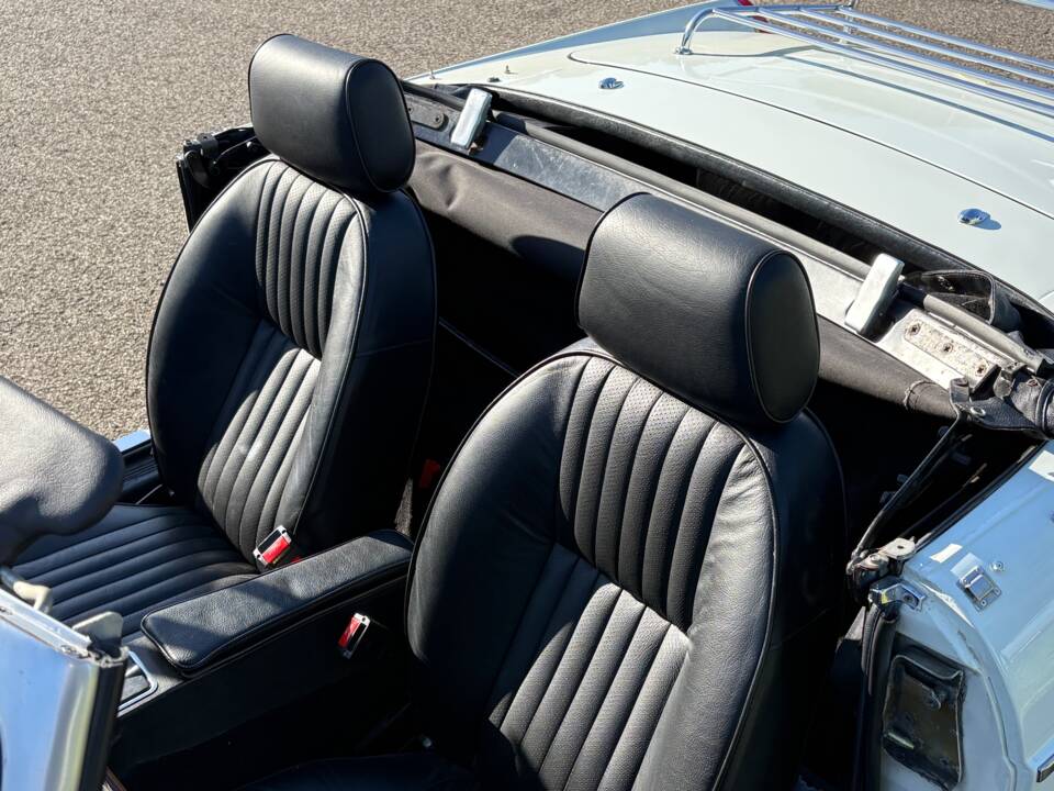 Image 9/18 of MG MGB (1975)