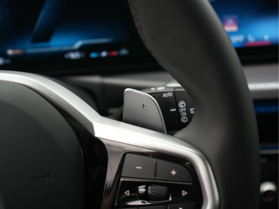 Image 32/50 of BMW 330i xDrive Touring (2025)