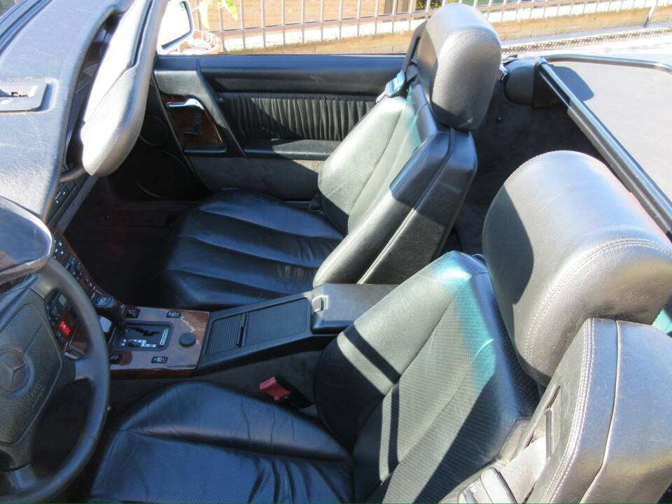 Image 14/39 of Mercedes-Benz SL 320 (1994)