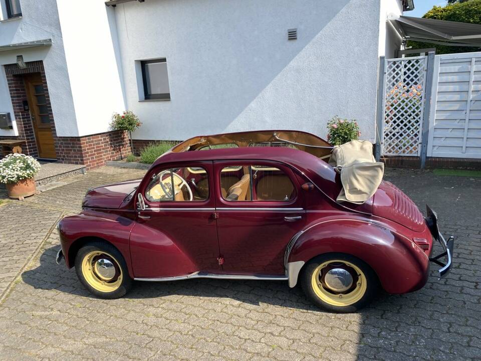 Immagine 3/8 di Renault 4 CV Décapotable (1951)