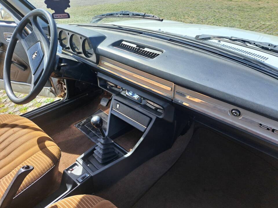 Image 2/8 of Peugeot 504 GL (1976)