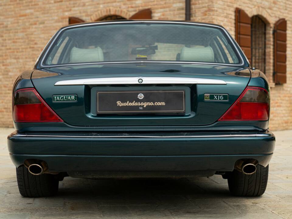 Afbeelding 7/50 van Jaguar XJ6 3.2 (1995)