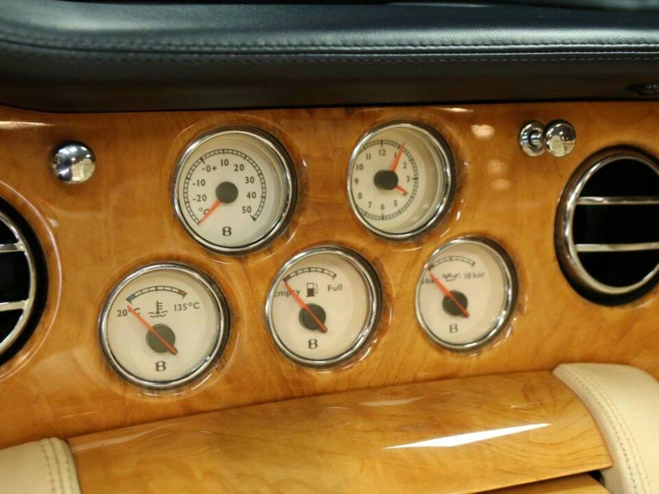 Image 18/49 de Bentley Azure (2006)