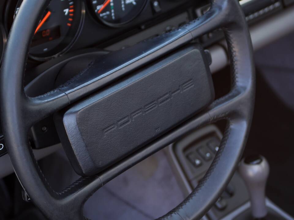Image 22/46 of Porsche 911 Carrera 2 (1991)