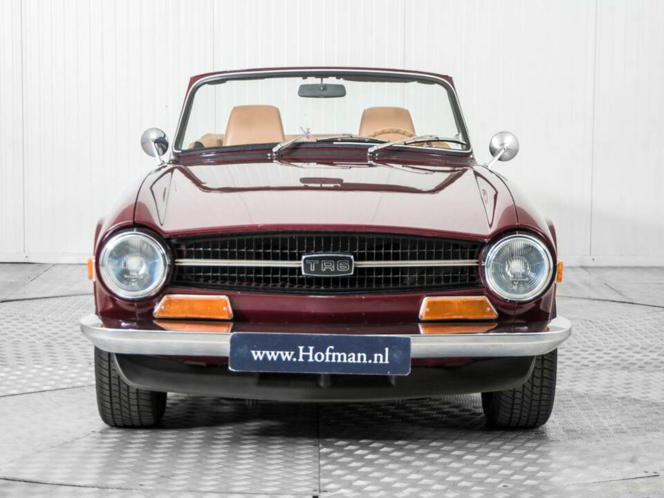 Image 15/50 of Triumph TR 6 PI (1969)