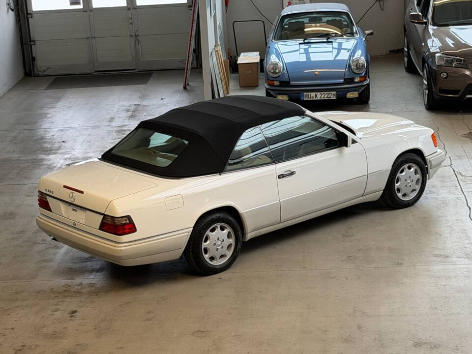 Bild 32/34 von Mercedes-Benz E 320 (1996)