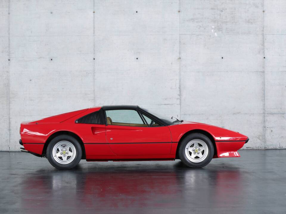 Image 7/50 of Ferrari 308 GTSi (1982)
