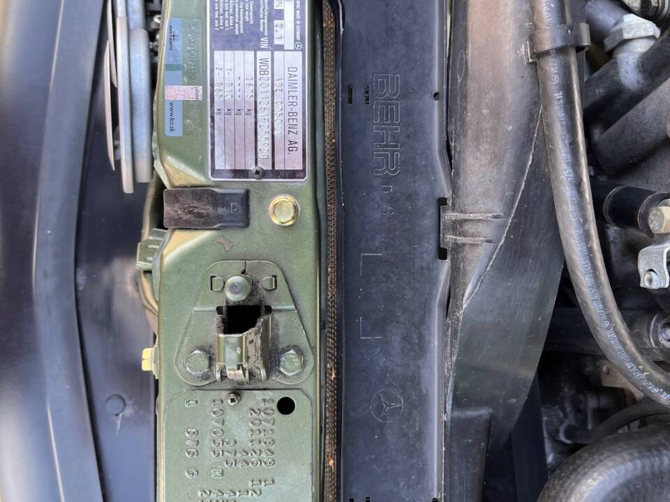 Image 17/18 of Mercedes-Benz 190 D 2.5 (1986)