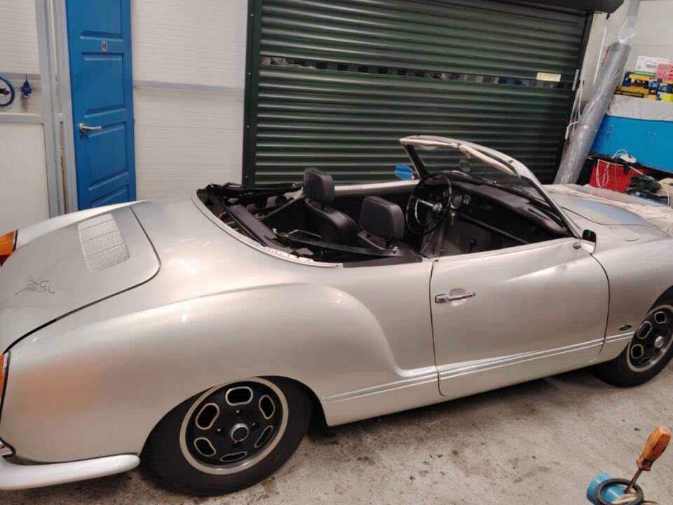 Image 2/14 de Volkswagen Karmann Ghia 1500 (1974)