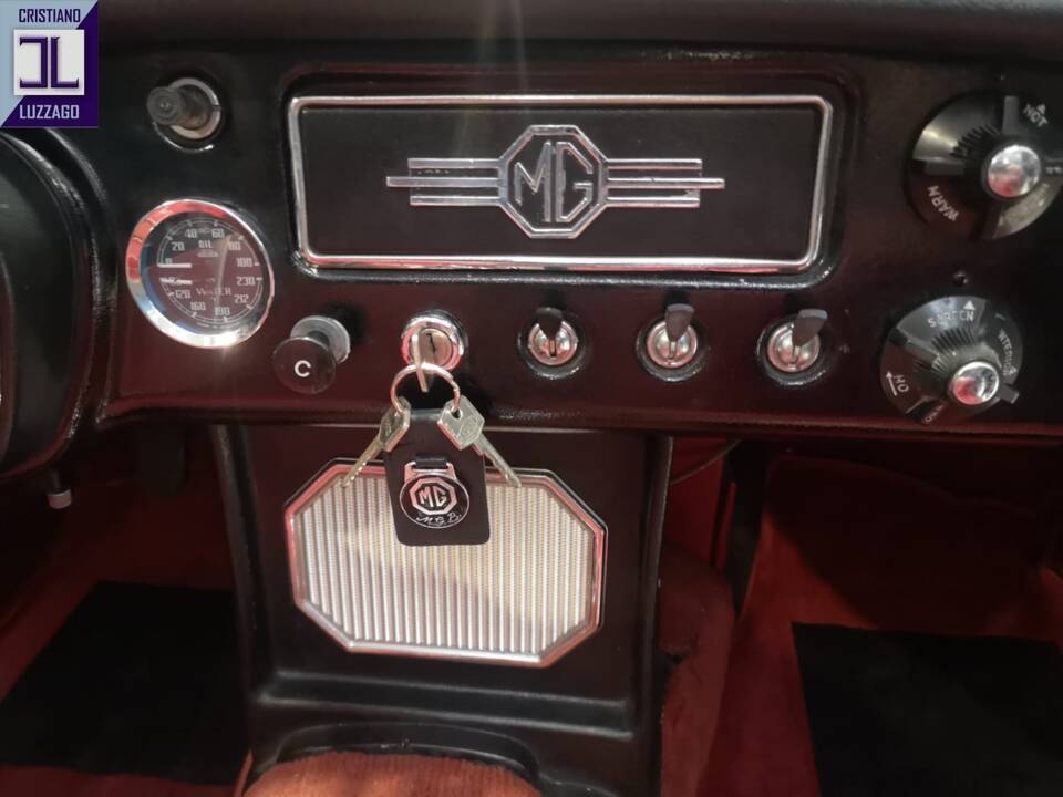 Image 28/44 de MG MGB (1963)