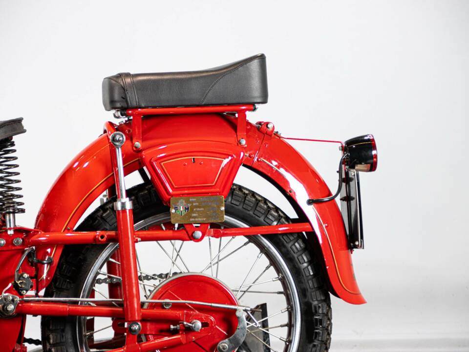 Imagen 34/50 de Moto Guzzi DUMMY (1952)