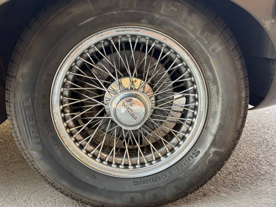 Image 28/81 de Jaguar Type E (2+2) (1969)